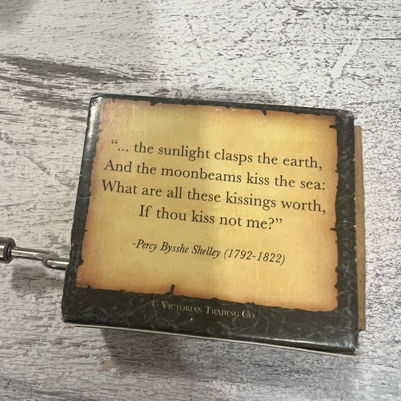 Set Of TWO SMALL MATCHBOX SIZE WIND UP MUSIC BOXES - Picture 6 of 8